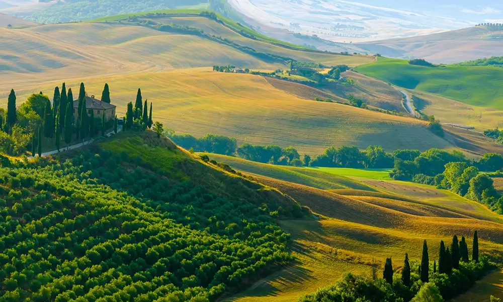 Tapet-Tuscany-Valley-tapet-italia-tapet-toscana-tapet-orasele-lumii-tapet-orase-fototapet-orase-tapet-living-tapet-birou-tapet-verde